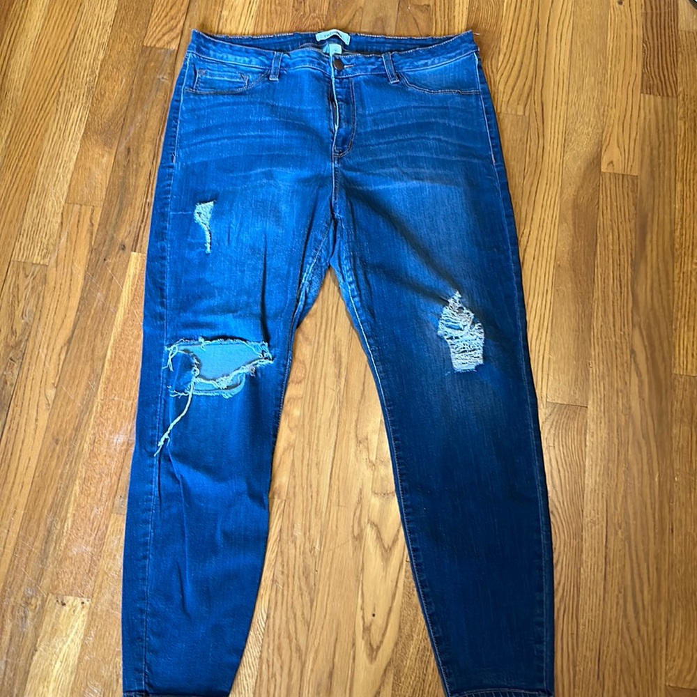 Skinny ripped leg jeans